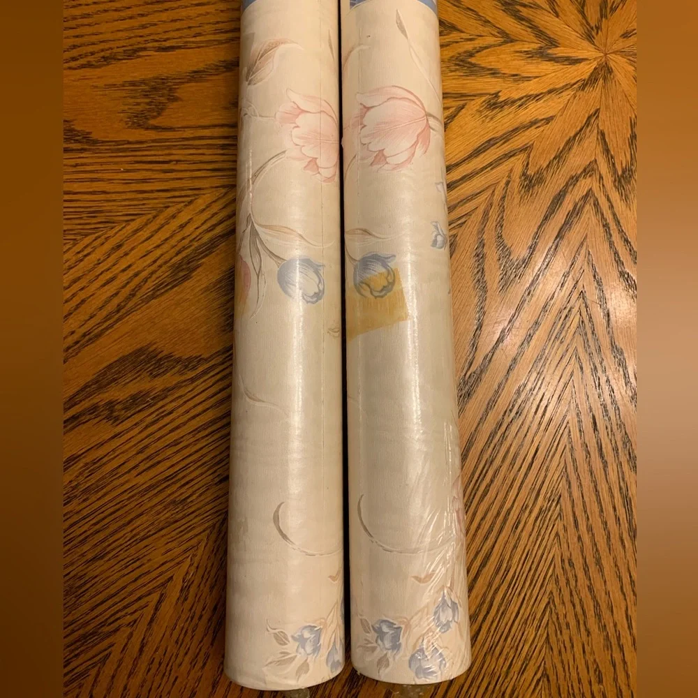 Vintage crown frosted silks wallpaper